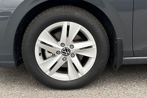 Volkswagen Golf VIII 12 of 15
