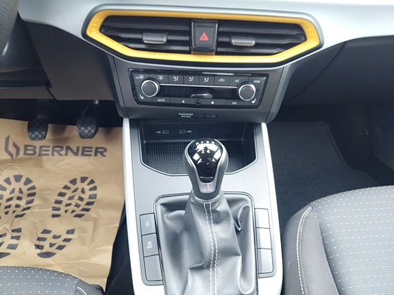 Seat Arona 10 of 14