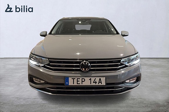Volkswagen Passat 3 of 22