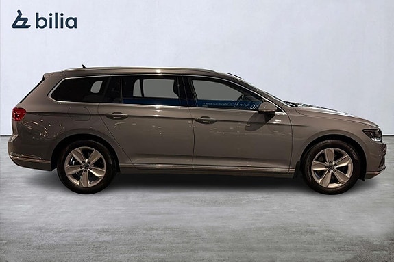 Volkswagen Passat 5 of 22