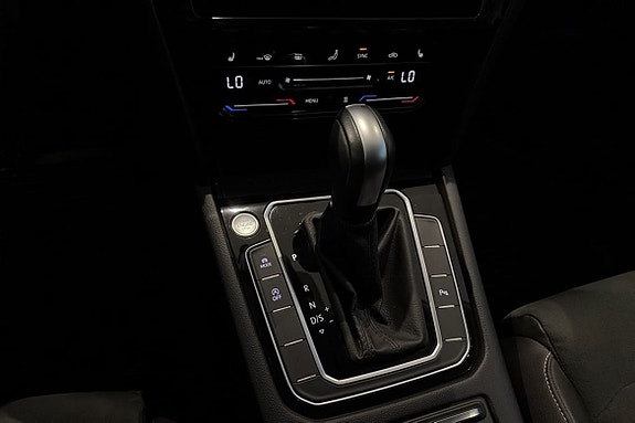 Volkswagen Passat 12 of 22