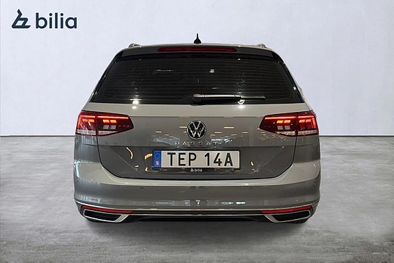 Volkswagen Passat 8 of 22