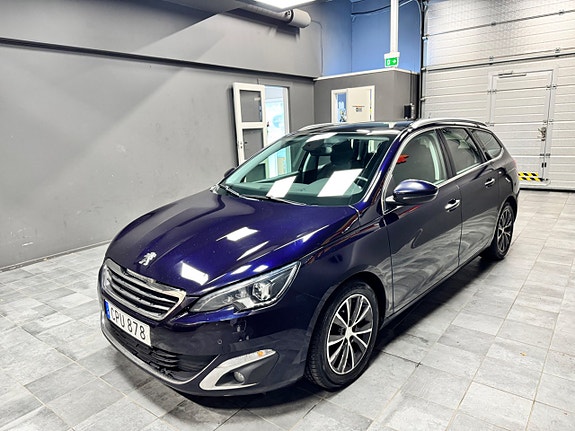 Peugeot 308 SW 2 of 9