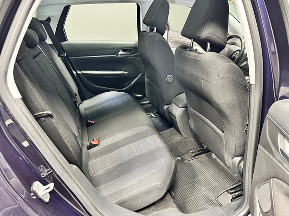 Peugeot 308 SW 7 of 9