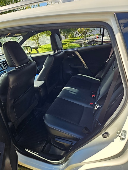 Toyota RAV4 8 of 10