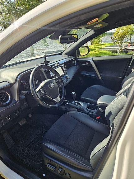 Toyota RAV4 6 of 10