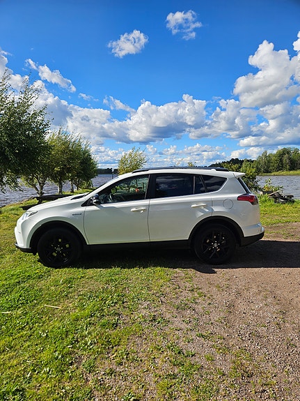 Toyota RAV4 5 of 10