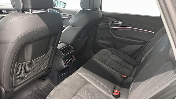 Audi Q8 e-tron 13 of 14