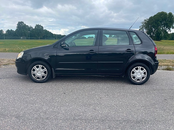 Volkswagen Polo 2 of 15