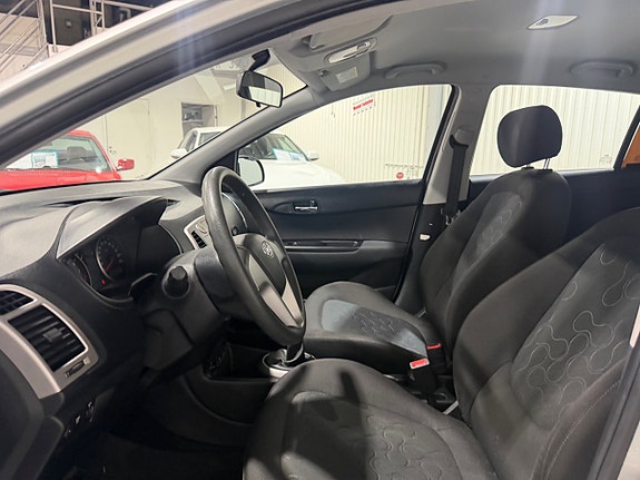 Hyundai i20 12 of 14