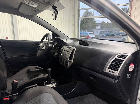 Hyundai i20 10 of 14