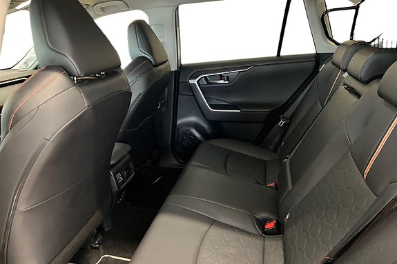 Toyota RAV4 13 of 26