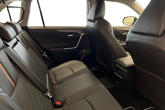 Toyota RAV4 8 of 26