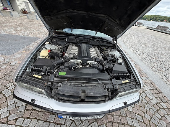 BMW 750i 19 of 29