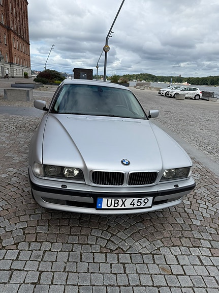 BMW 750i 13 of 29