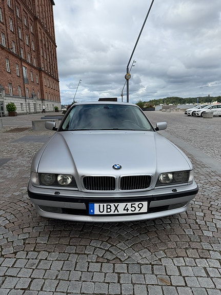 BMW 750i 14 of 29
