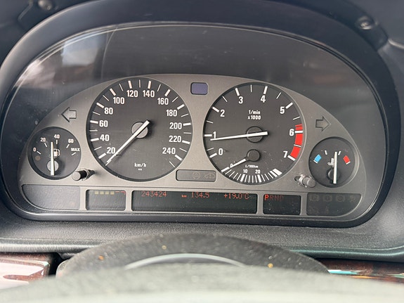 BMW 750i 11 of 29