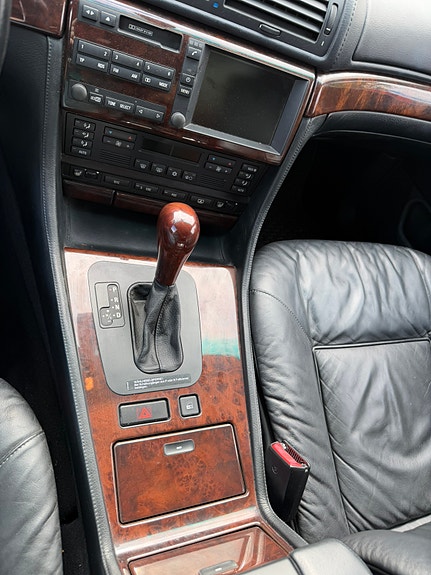 BMW 750i 22 of 29