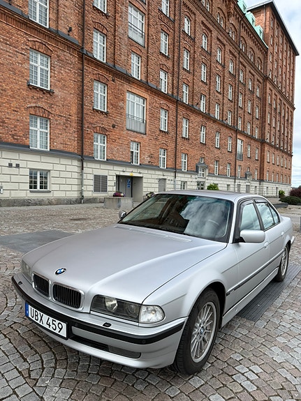 BMW 750i 16 of 29