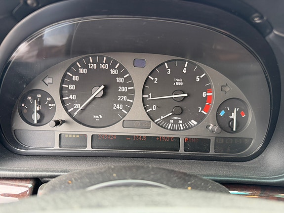 BMW 750i 12 of 29