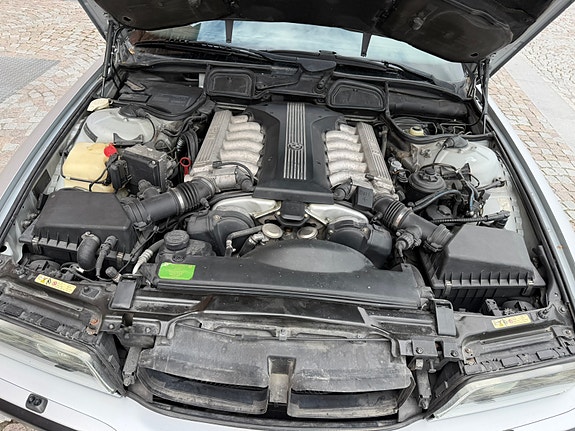 BMW 750i 18 of 29