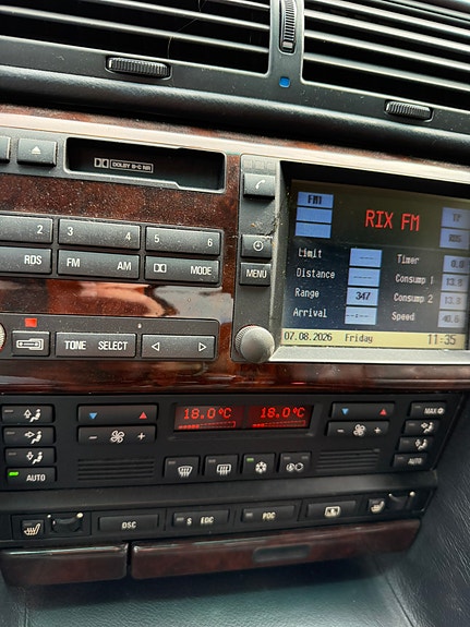 BMW 750i 21 of 29