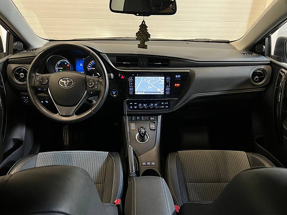 Toyota Auris 8 of 19