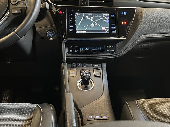 Toyota Auris 17 of 19
