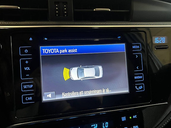 Toyota Auris 13 of 19