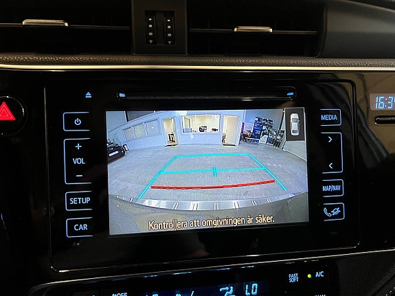 Toyota Auris 15 of 19