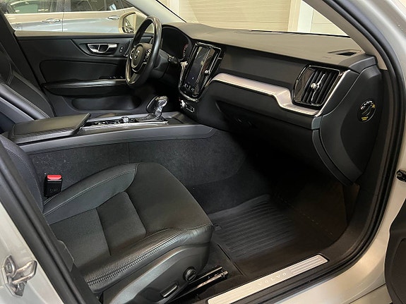 Volvo V60 9 of 23