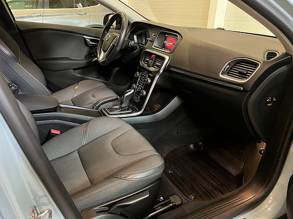 Volvo V40 Cross Country 9 of 20