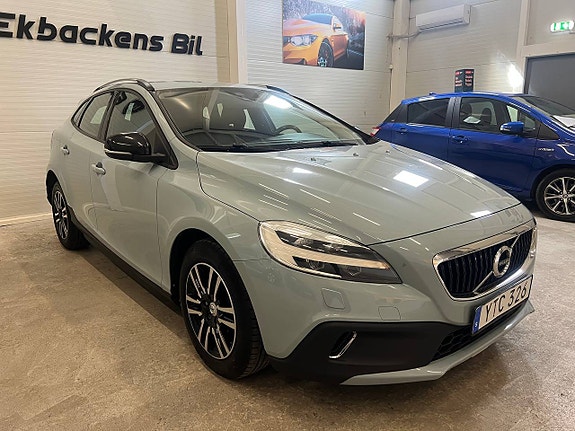 Volvo V40 Cross Country 2 of 20