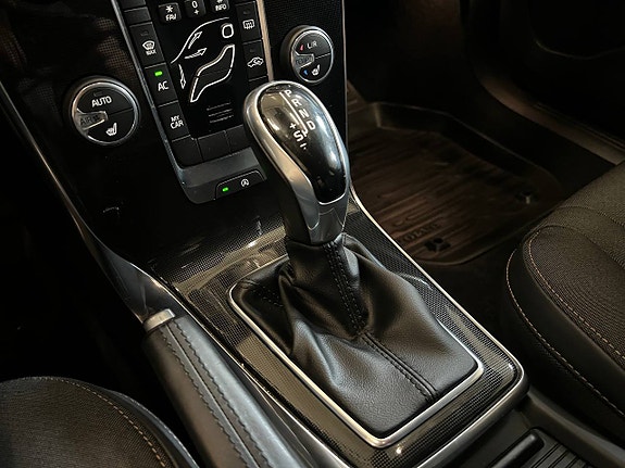 Volvo V40 Cross Country 12 of 20
