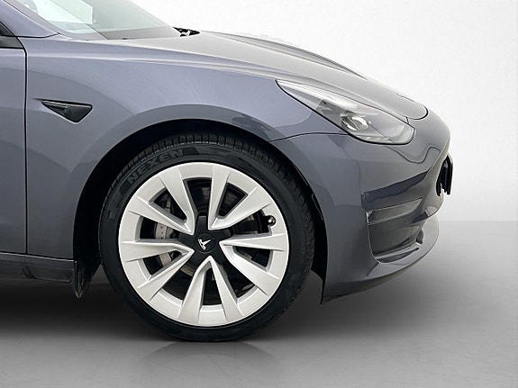 Tesla Model 3 29 of 29