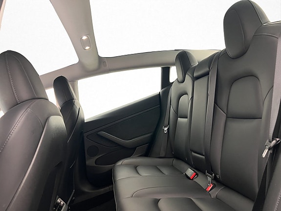 Tesla Model 3 11 of 29