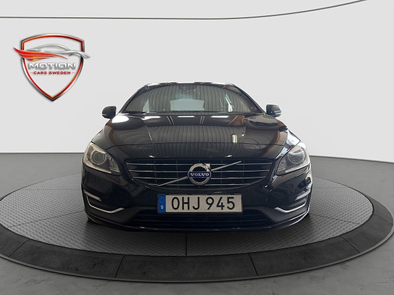 Volvo V60 2 of 17