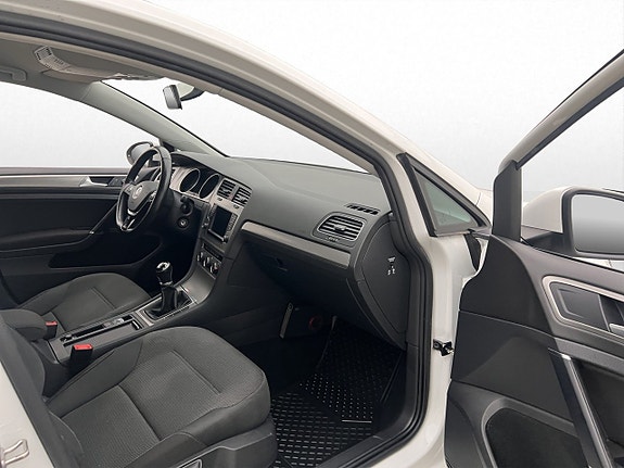 Volkswagen Golf VII 11 of 26