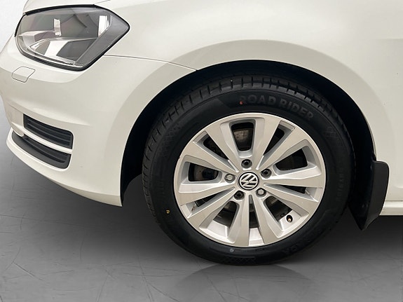 Volkswagen Golf VII 23 of 26