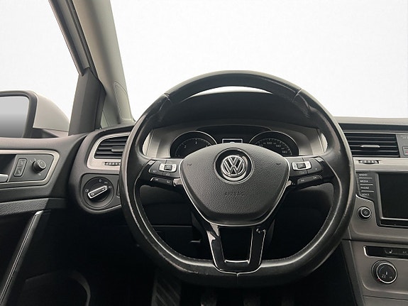 Volkswagen Golf VII 14 of 26