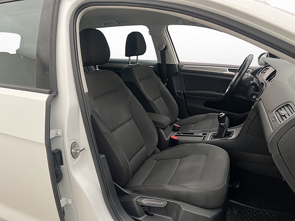 Volkswagen Golf VII 10 of 26