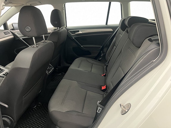 Volkswagen Golf VII 12 of 26