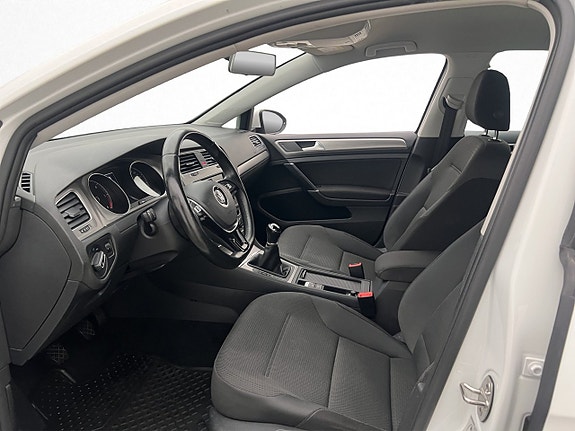 Volkswagen Golf VII 16 of 26
