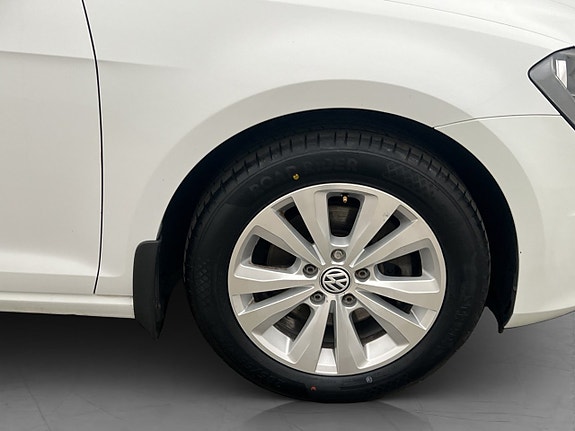 Volkswagen Golf VII 26 of 26
