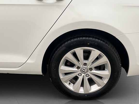 Volkswagen Golf VII 24 of 26