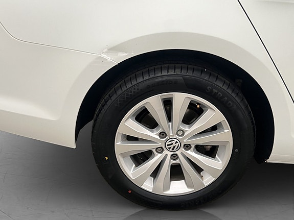 Volkswagen Golf VII 25 of 26