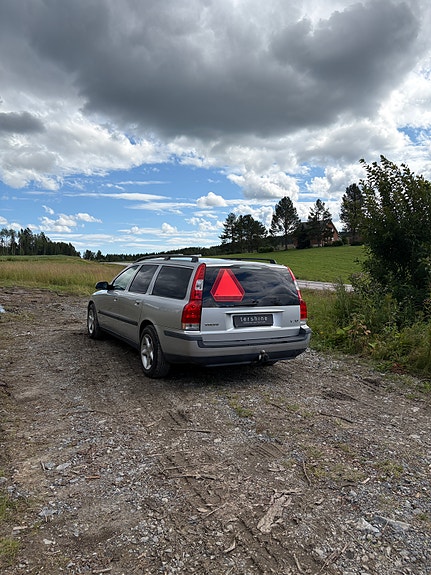 Volvo V70 3 of 6