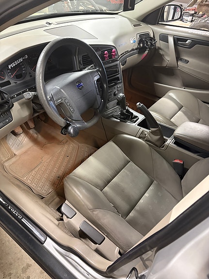 Volvo V70 5 of 6
