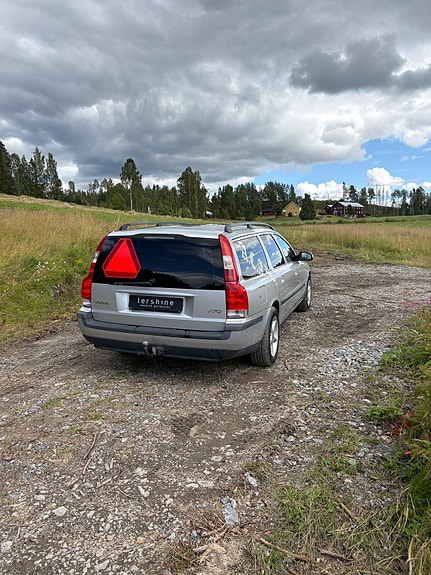 Volvo V70 4 of 6