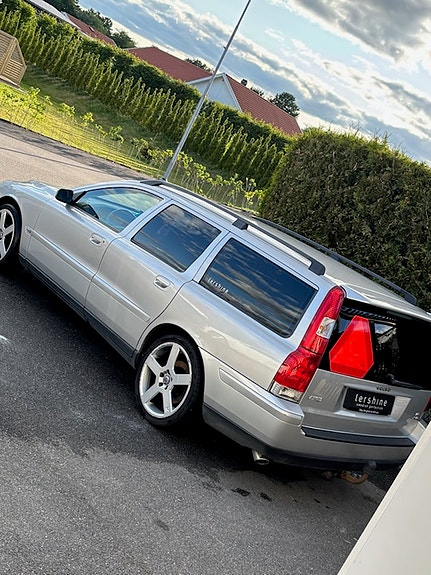 Volvo V70 2 of 10